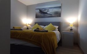 4Thedome- Luxury Ground Floor Apartment By The Sea